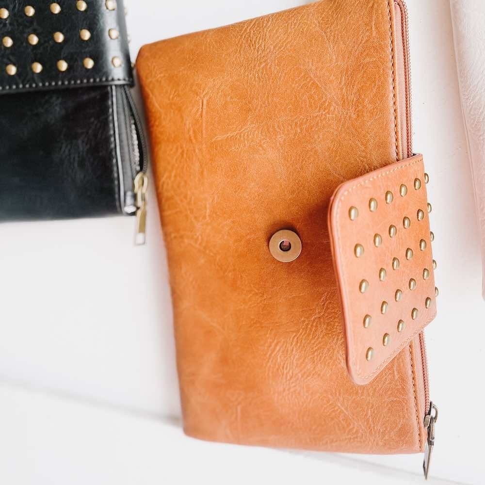 Riviera Maya Rivet Clutch - Cream — alternate view 4