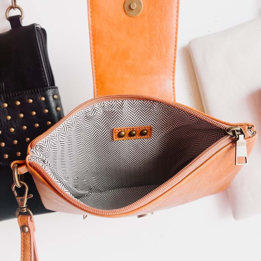 Riviera Maya Rivet Clutch - Black — alternate view 4