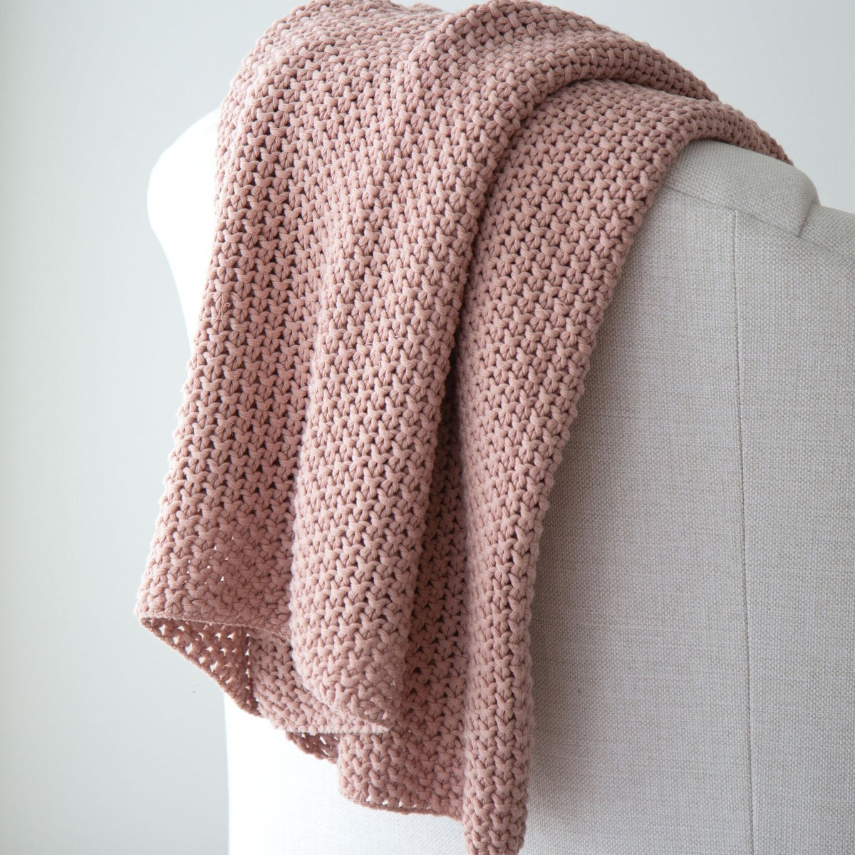 Chloe Cotton Chunky Knit Throw- Rose — alternate view 4