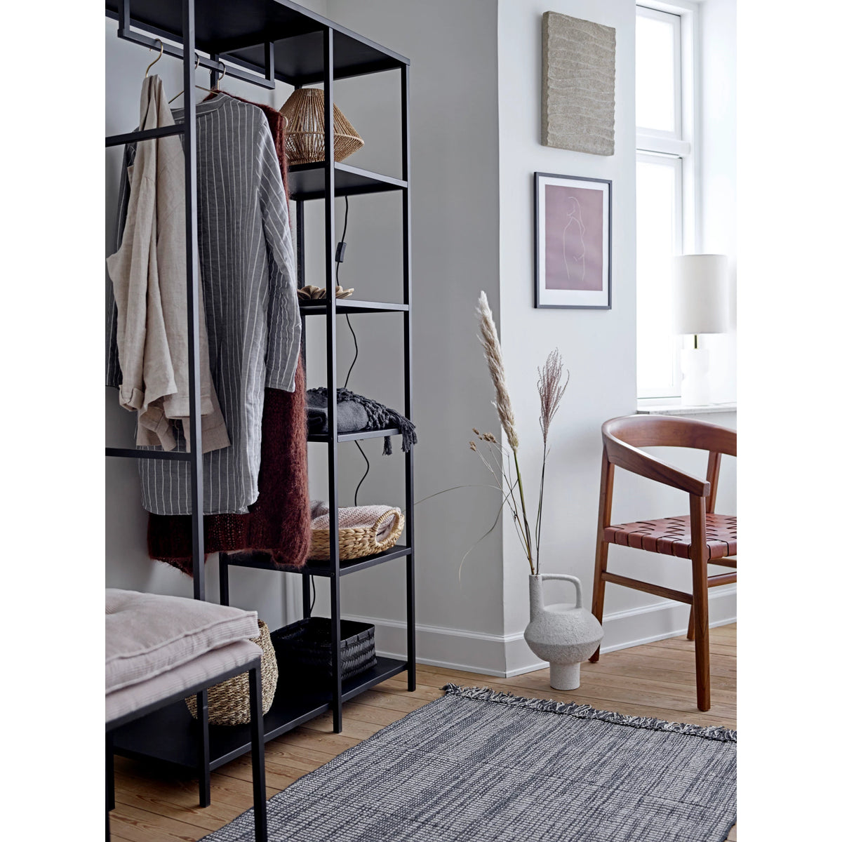 Metal Shelf with Shelves and Rod